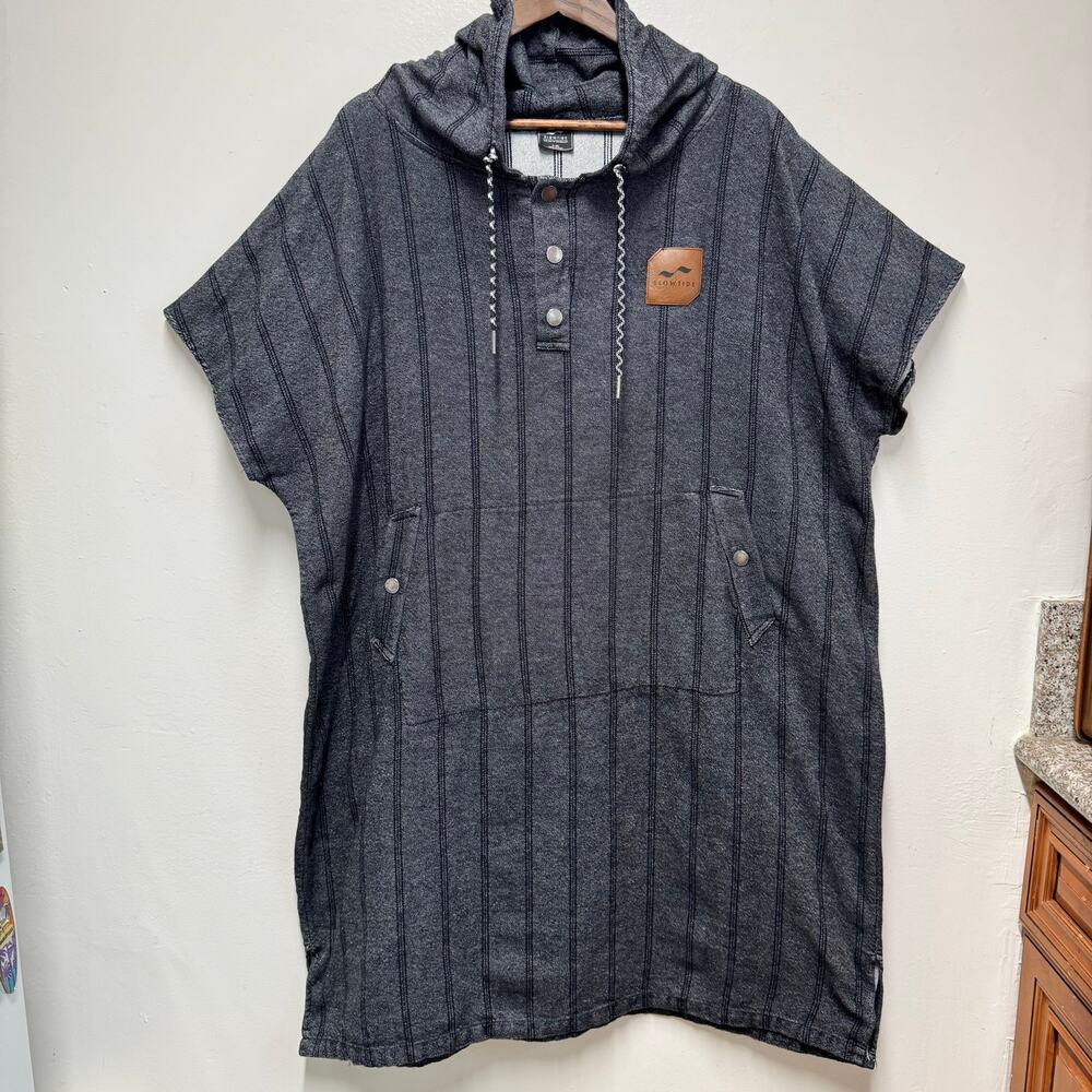 Slowtide The Digs Changing Poncho Surf  Beach Hoodie L/XL Gray Striped Cotton